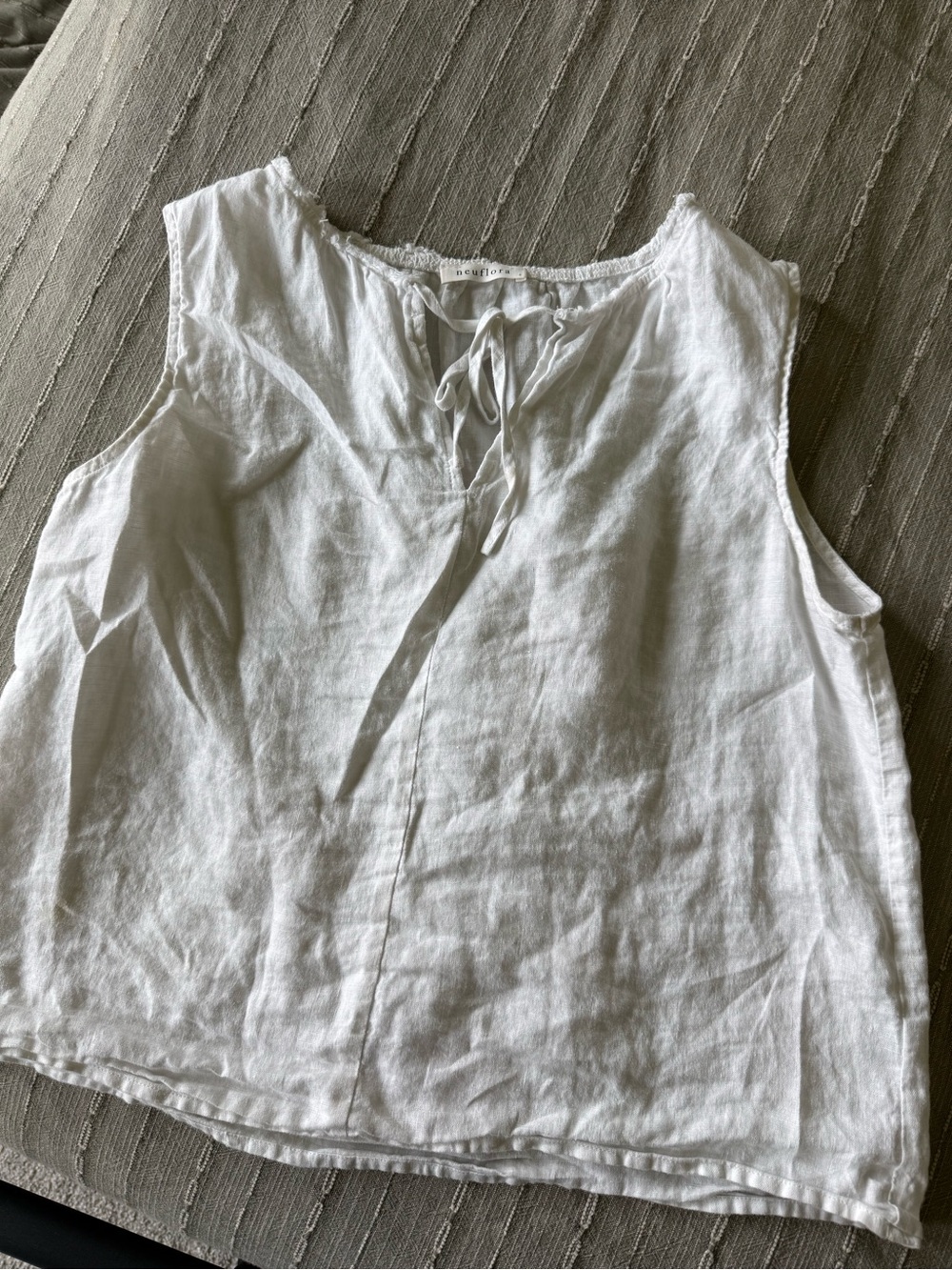 Boutique Women's White Sleeveless Tie-Neck Linen Top